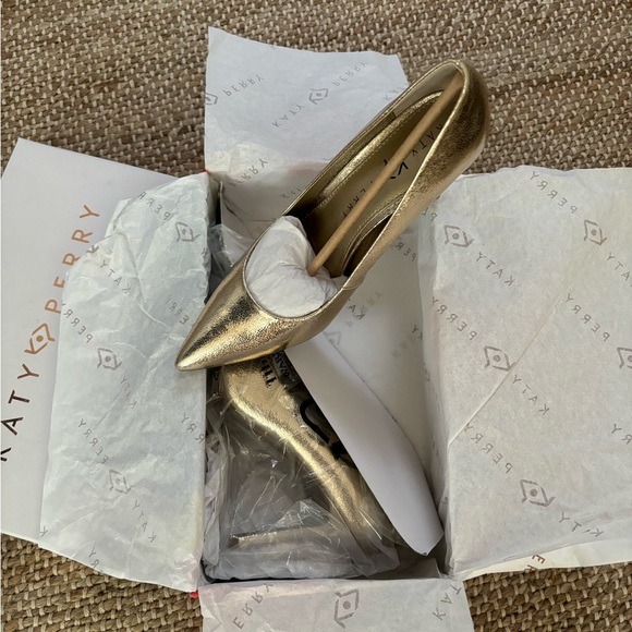 Katy Perry Pointed Toe Pumps - The Sissy in Champagne - Picture 12 of 13